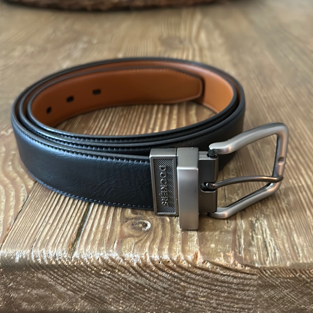 Dockers Mens 42-44 XL Reversible Synthetic Leather Belt in Brown and Black